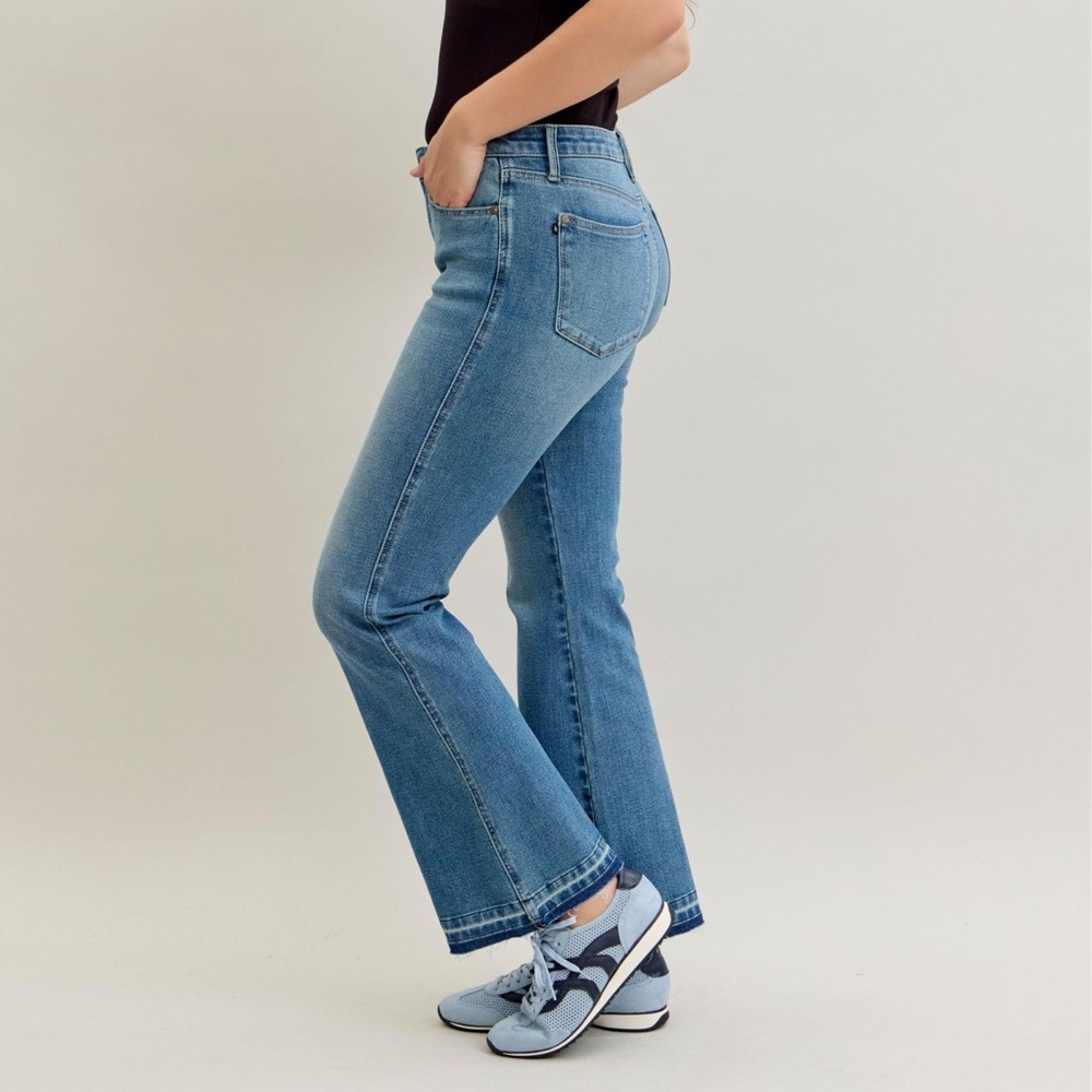 NEW Judy Blue Full Size Mid Rise Slim Bootcut Tummy Control Release Hem Jeans - Picture 2 of 15